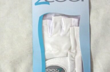 Swing in Style: A Review of the 2 Cool Half Finger Golf Glove for Ladies!